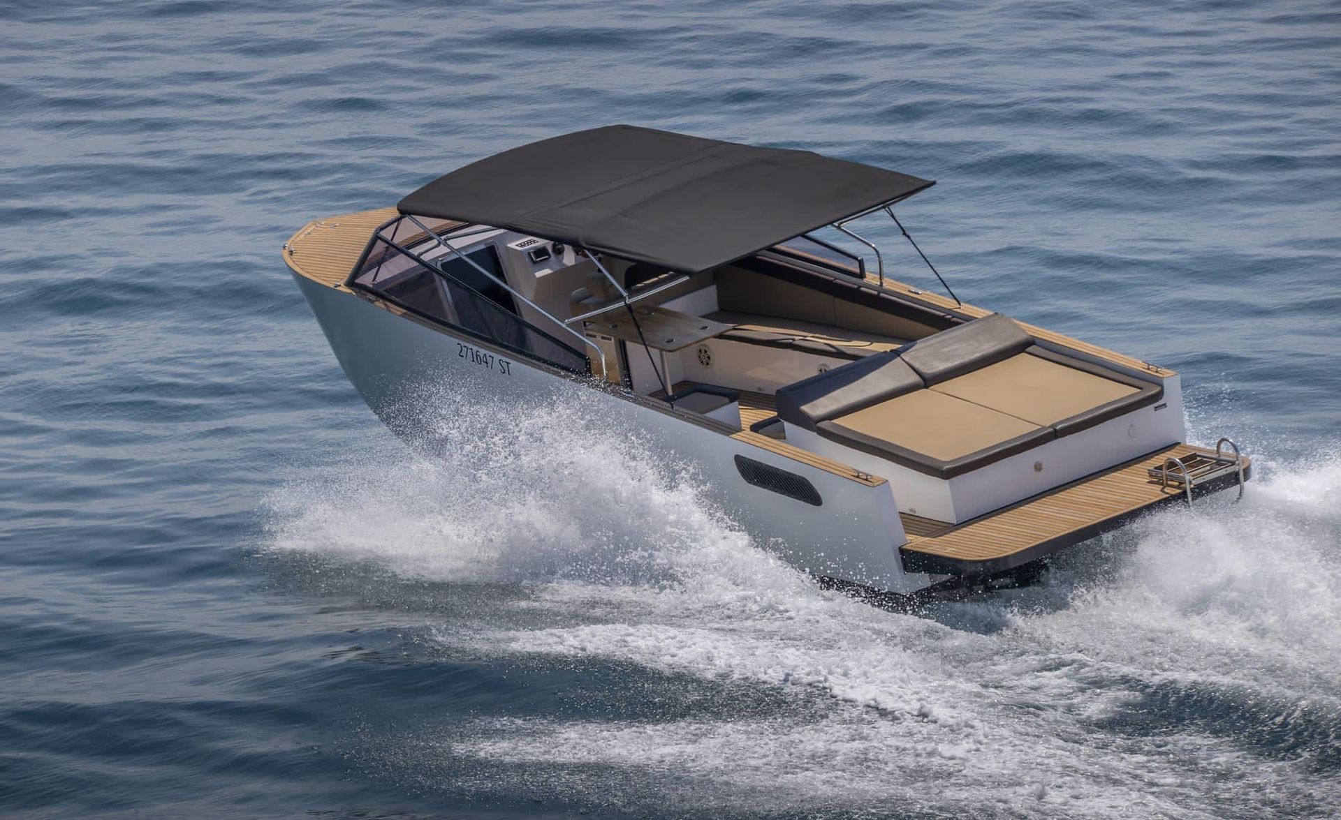 Comfortable boat Felix 33