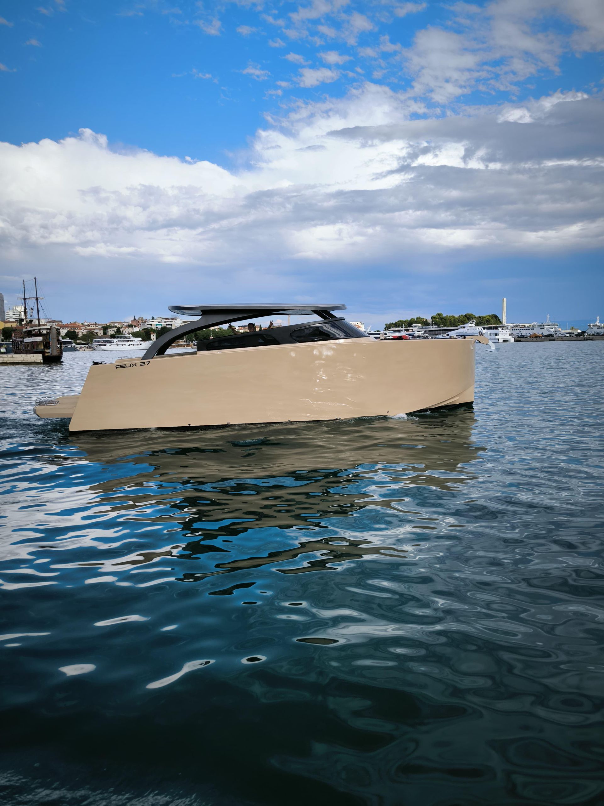 Felix 33 at Damatian boat tours