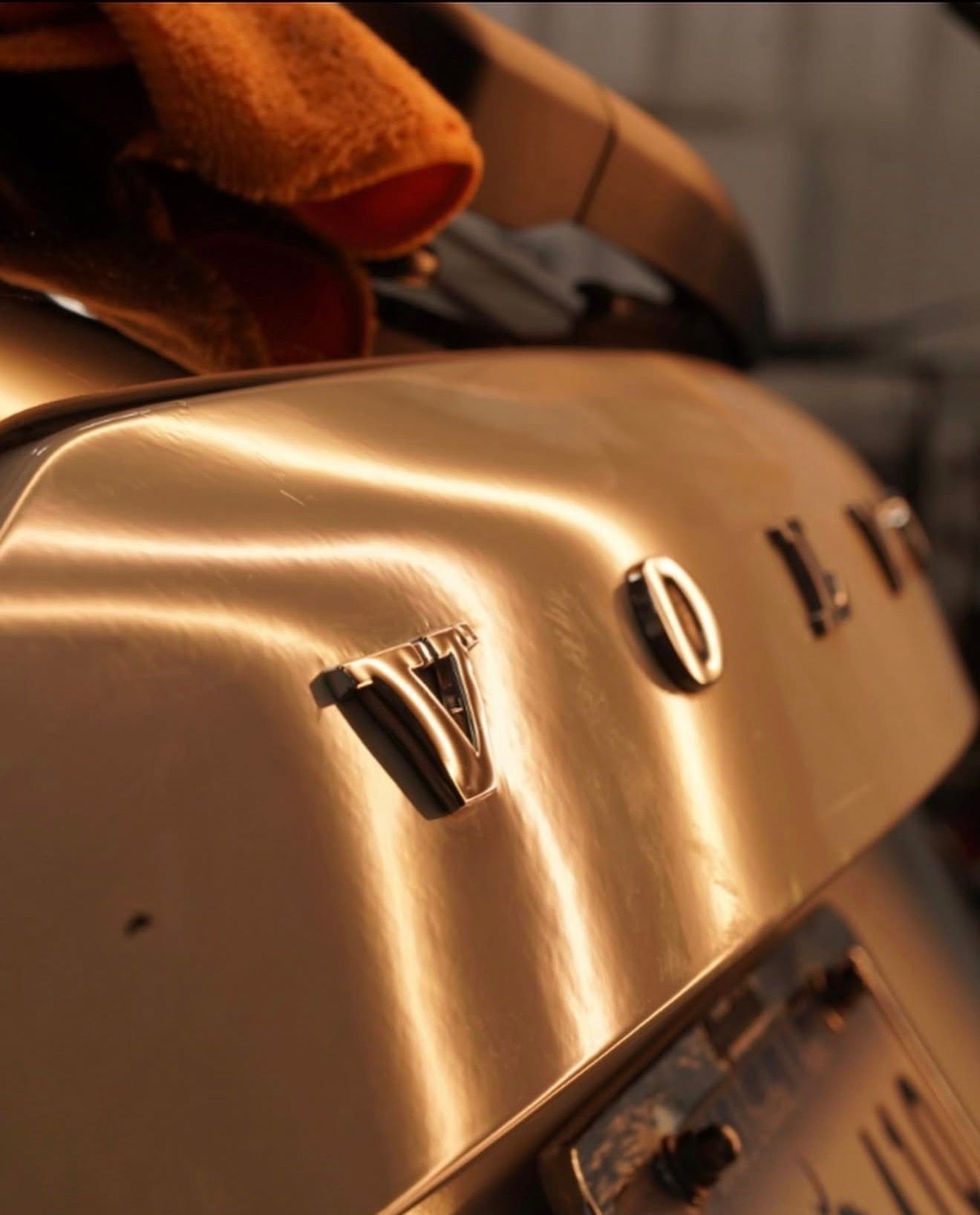 Picture of a Volvo EX90 rear hatch deep dent after Pdr was performed by Charleston Dent Company Technician in Ridgeville Sc.