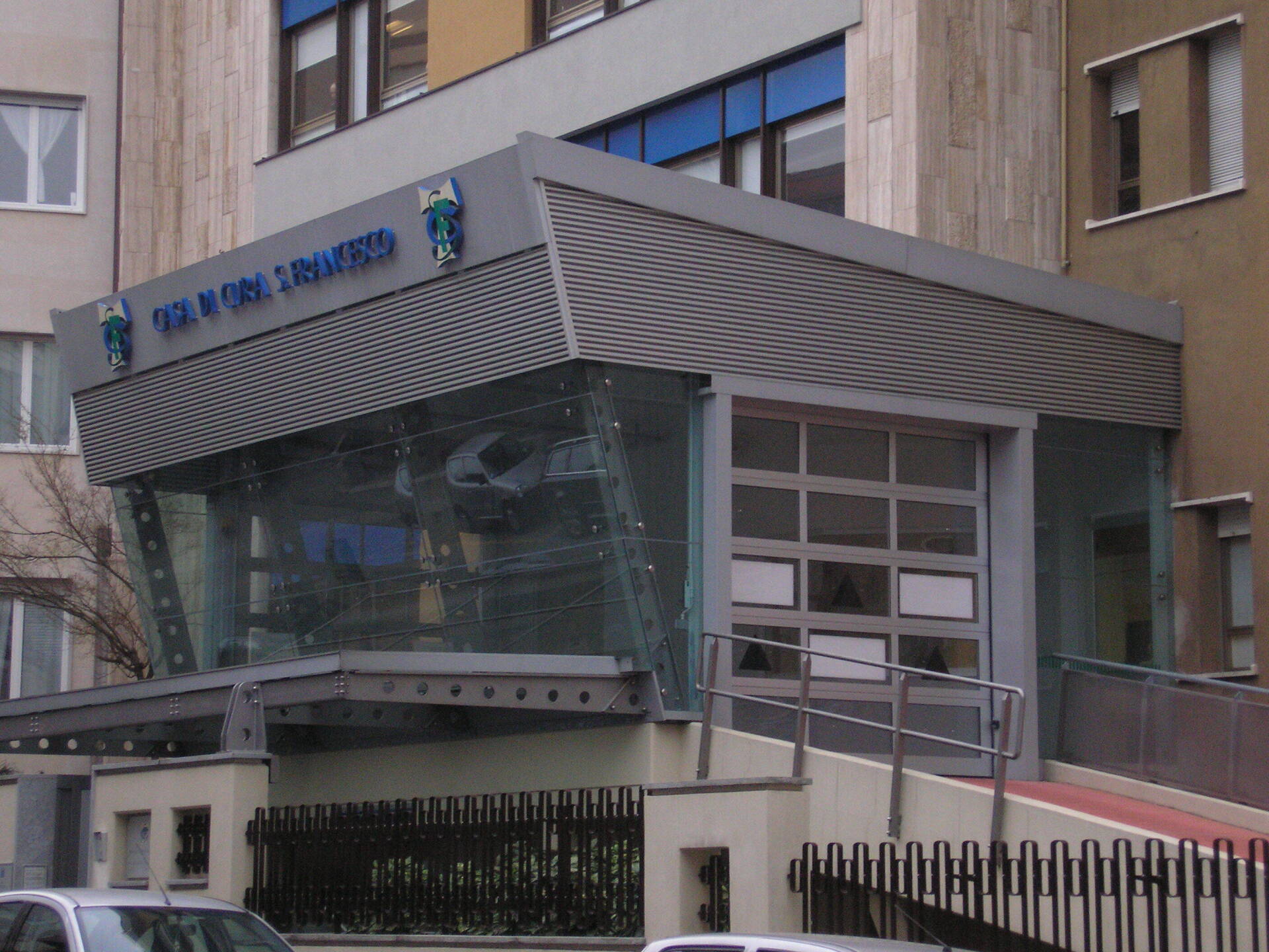 Fabbricato di entrata per clinica