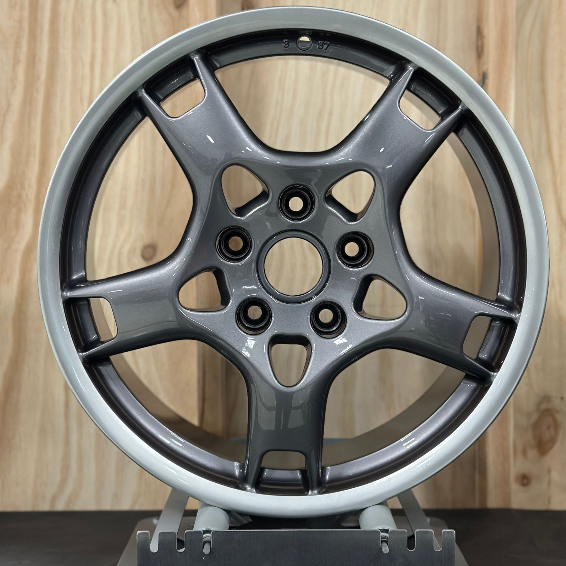 Two tone powder coating on wheel