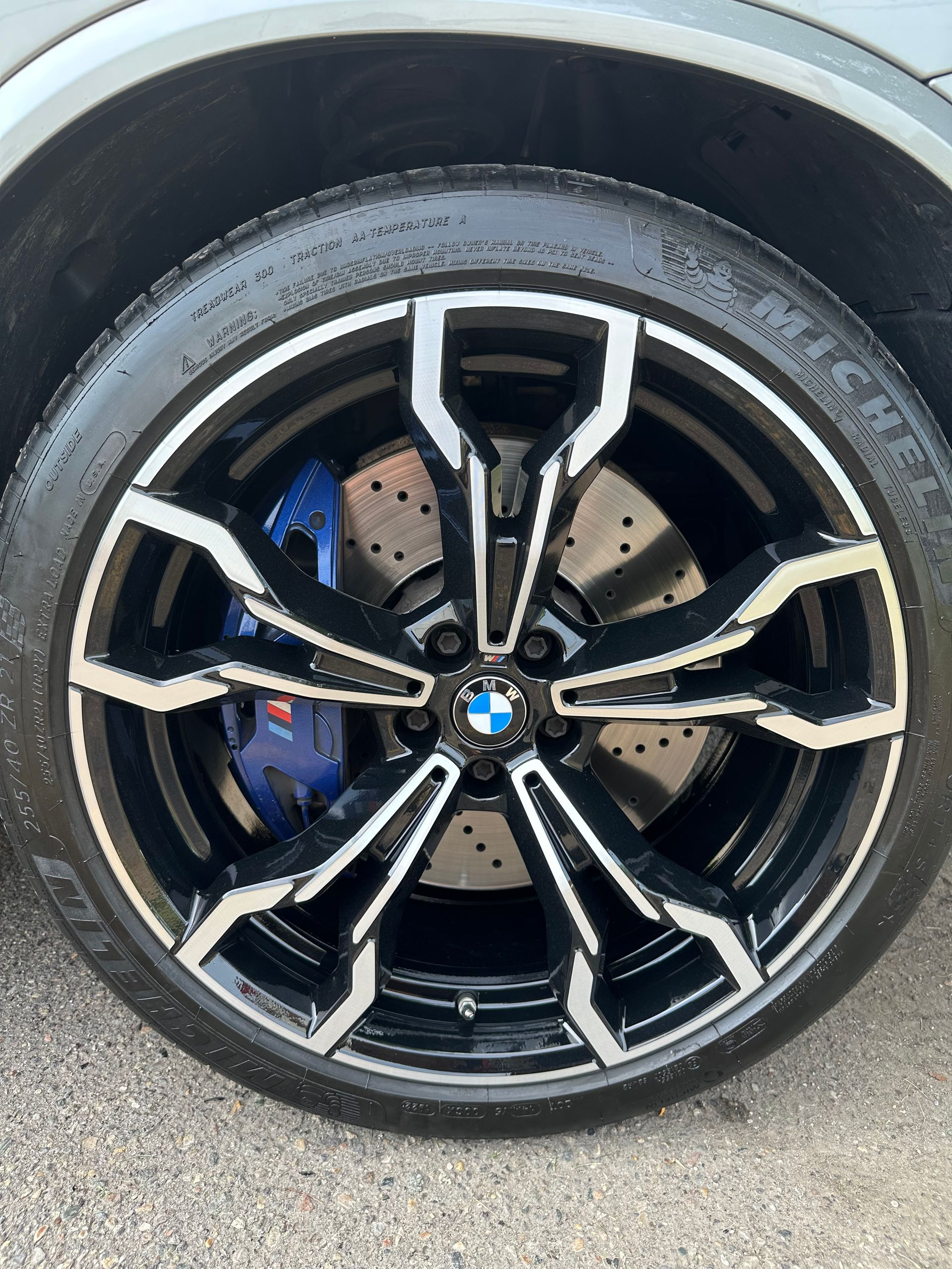 Gold Powder Coating on Wheels with Used Tires