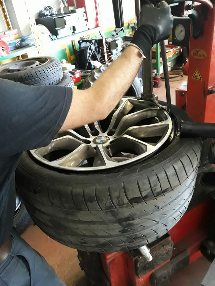 Assistenza su pneumatico