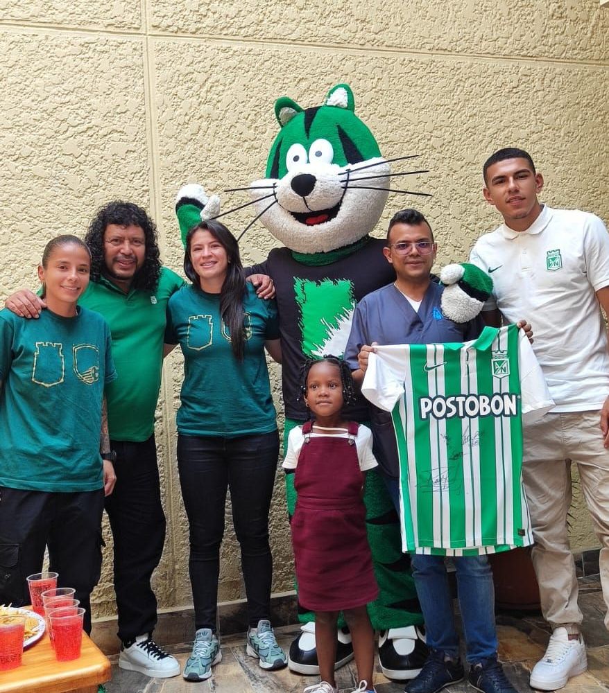 Corporación Esperanza de María Rosa Mística familia reunida