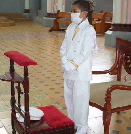 Corporación Esperanza de María Rosa Mística niño en primera comunión