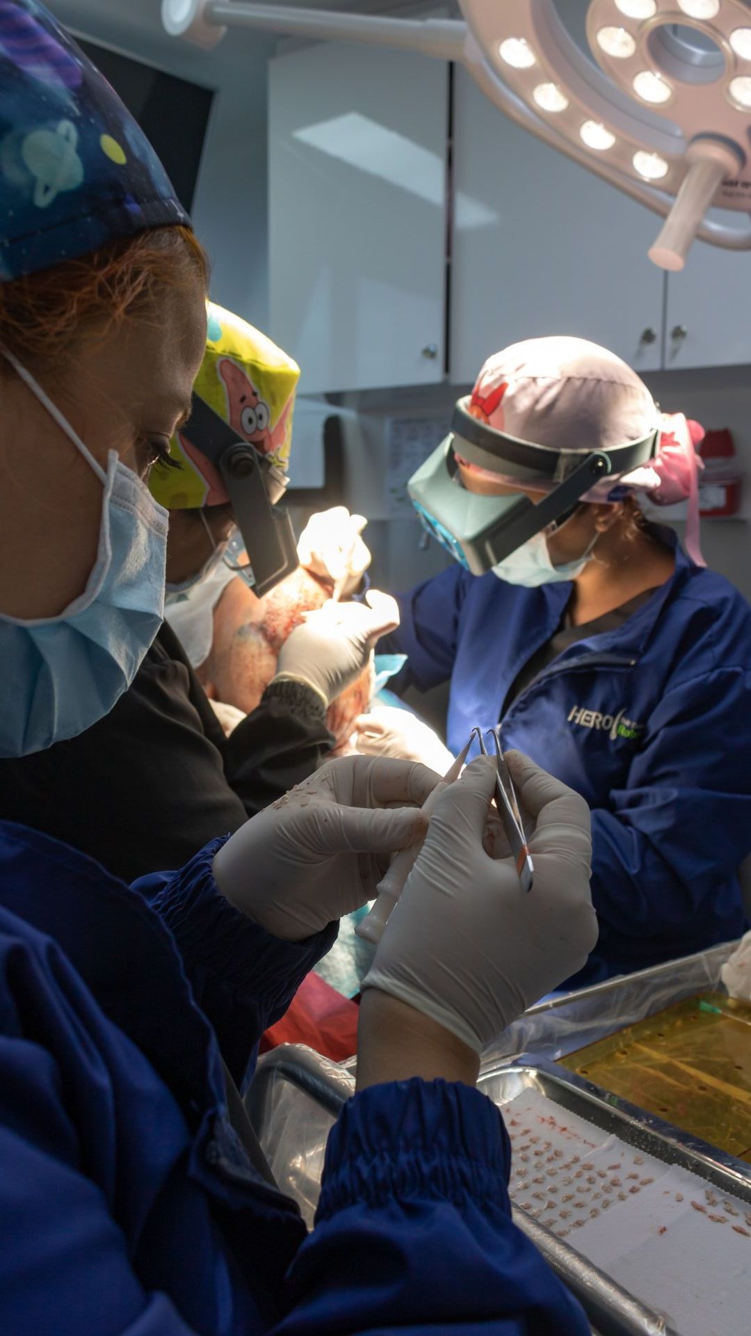 A group of surgeons in Colombia are operating on a patient in an operating room.