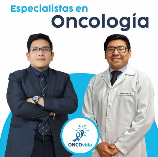 Dos hombres de pie uno al lado del otro con las palabras 