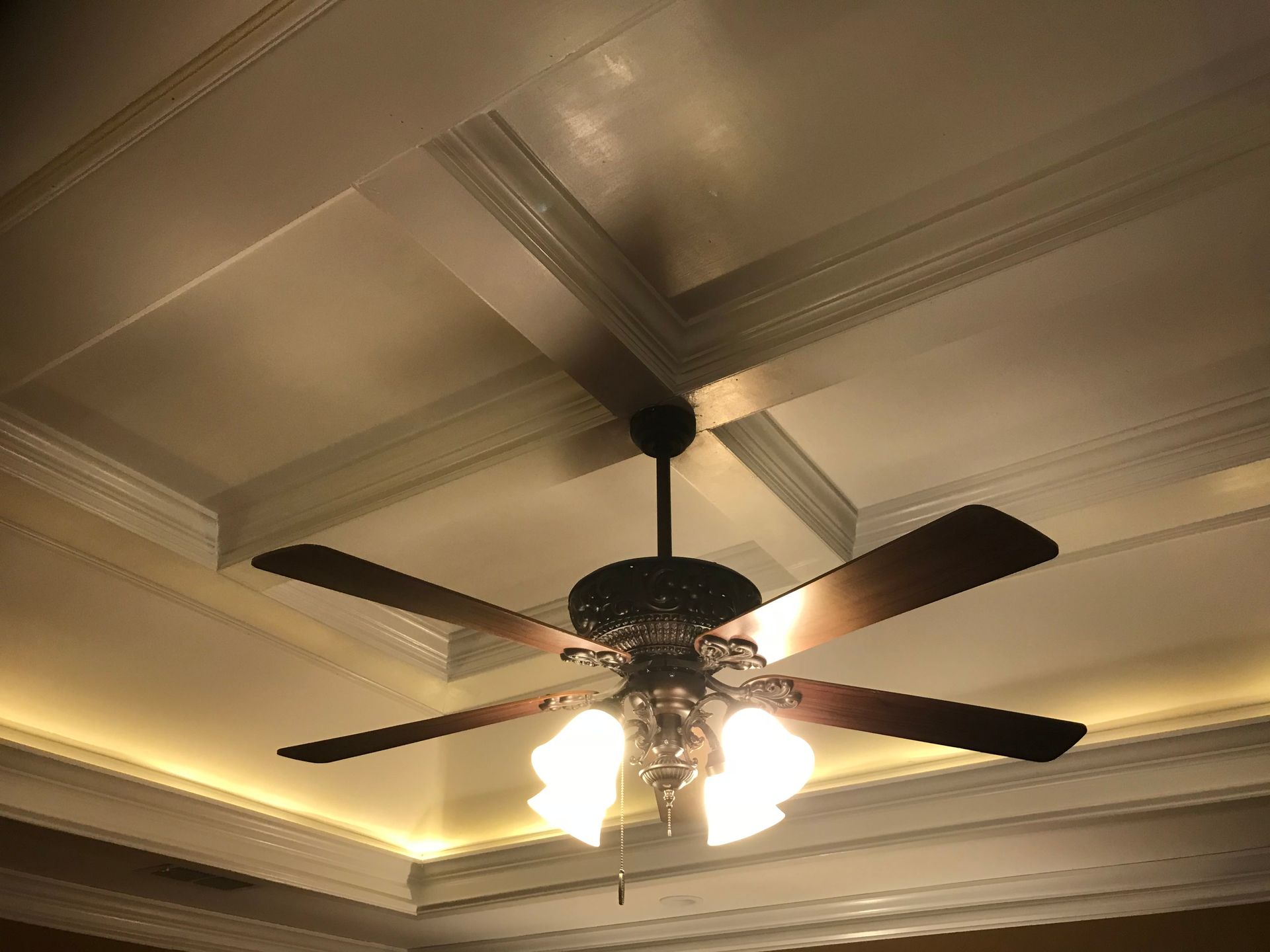 A ceiling fan is hanging from the ceiling of a room