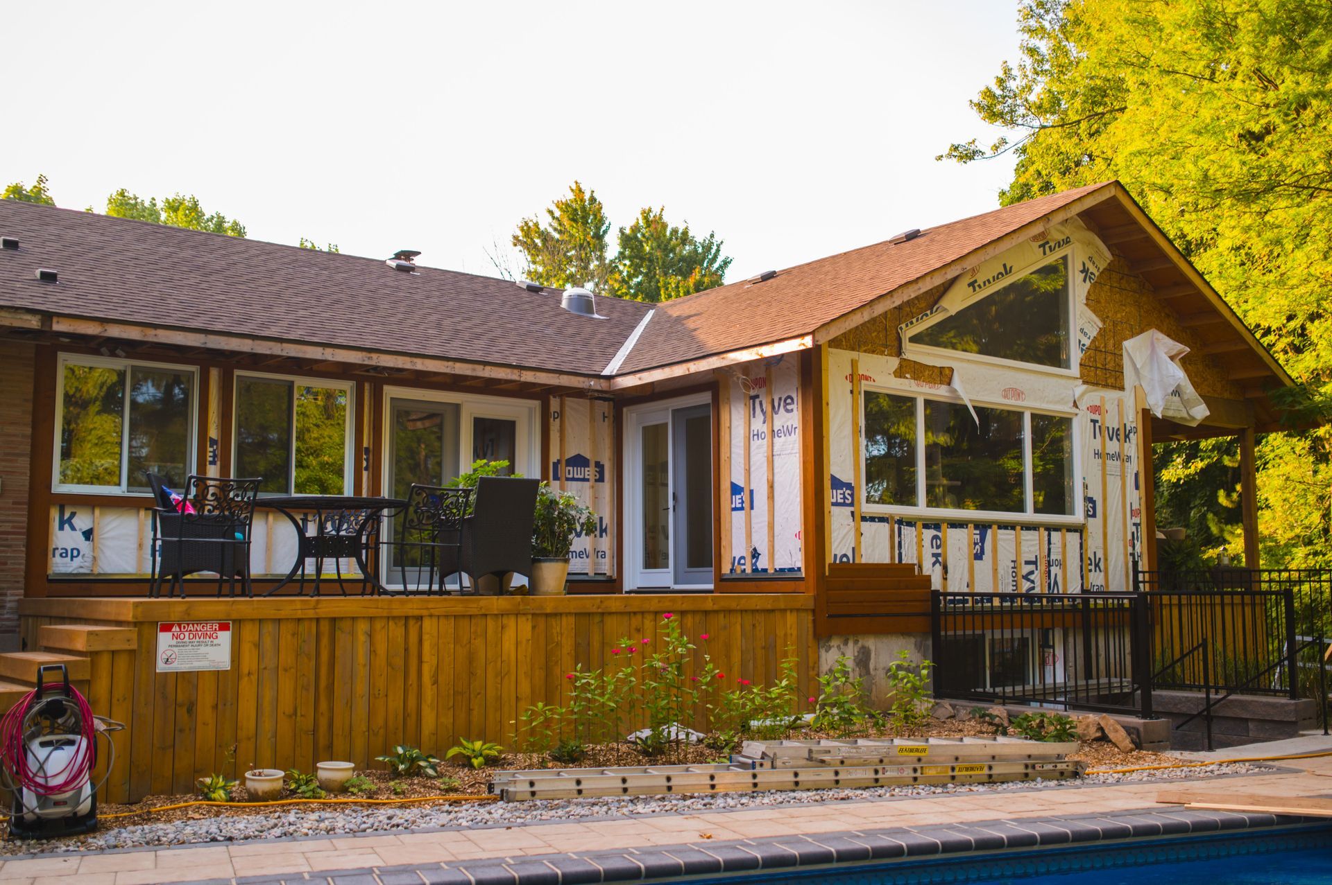 A house with a swimming pool in front of it