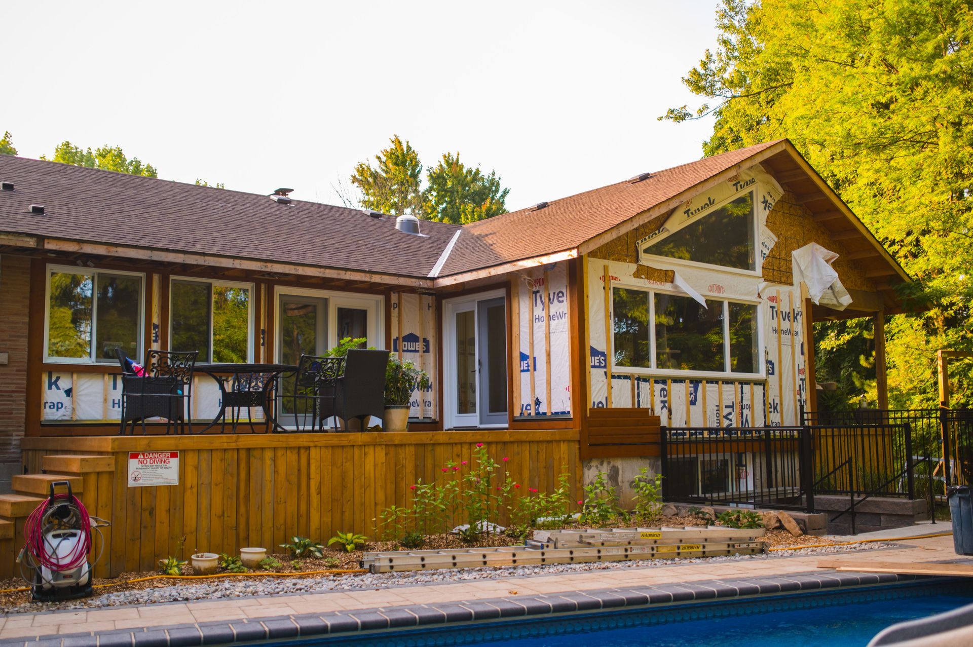 A house with a swimming pool in front of it