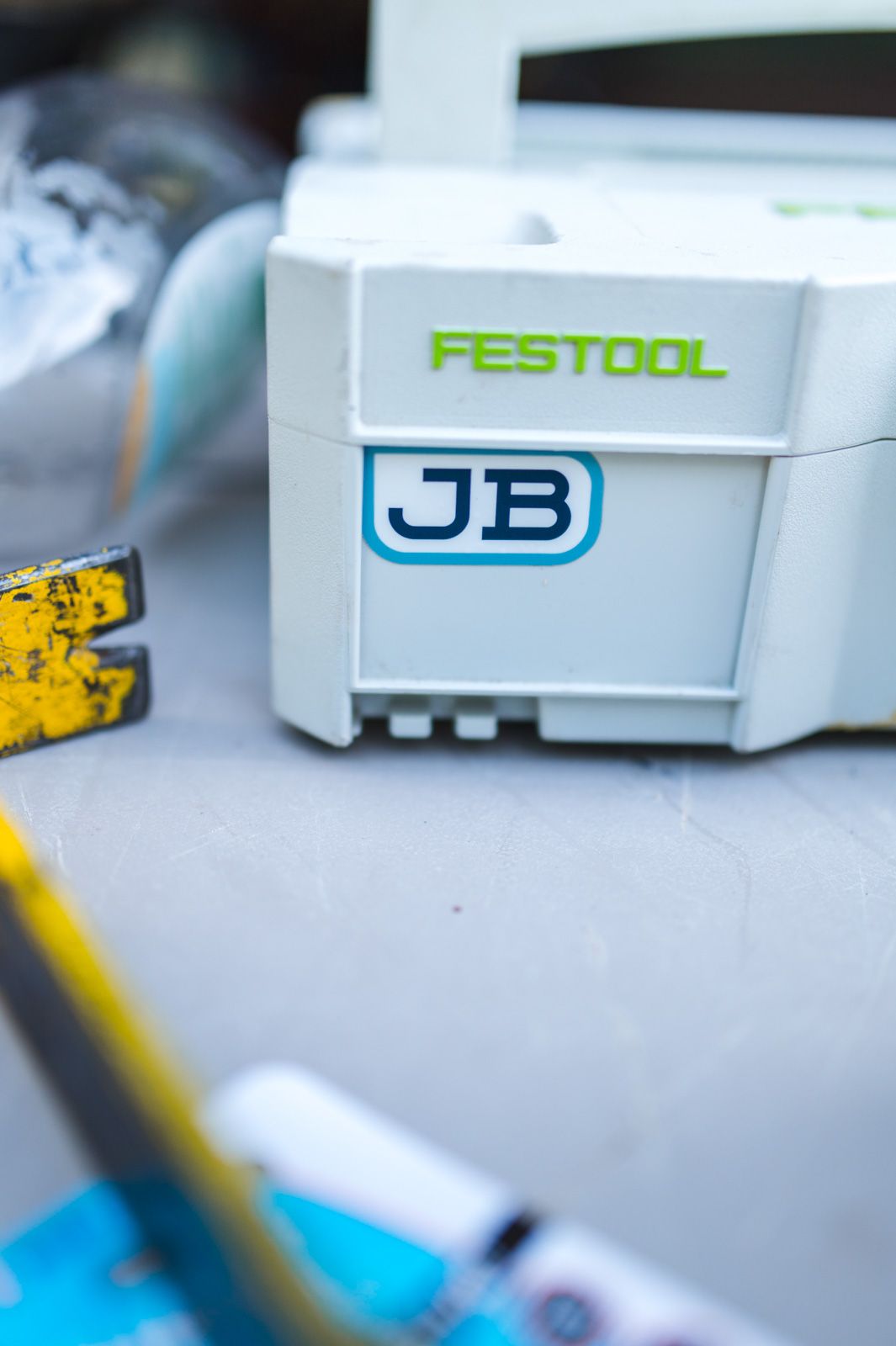 A festool jb device is sitting on a table