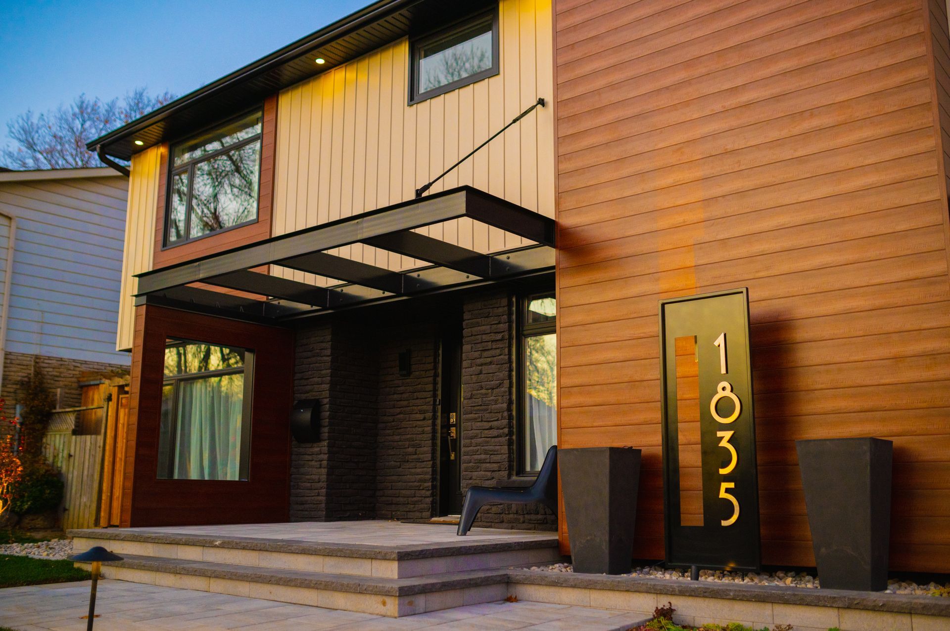 The front of a house with a sign that says 1635 on it.