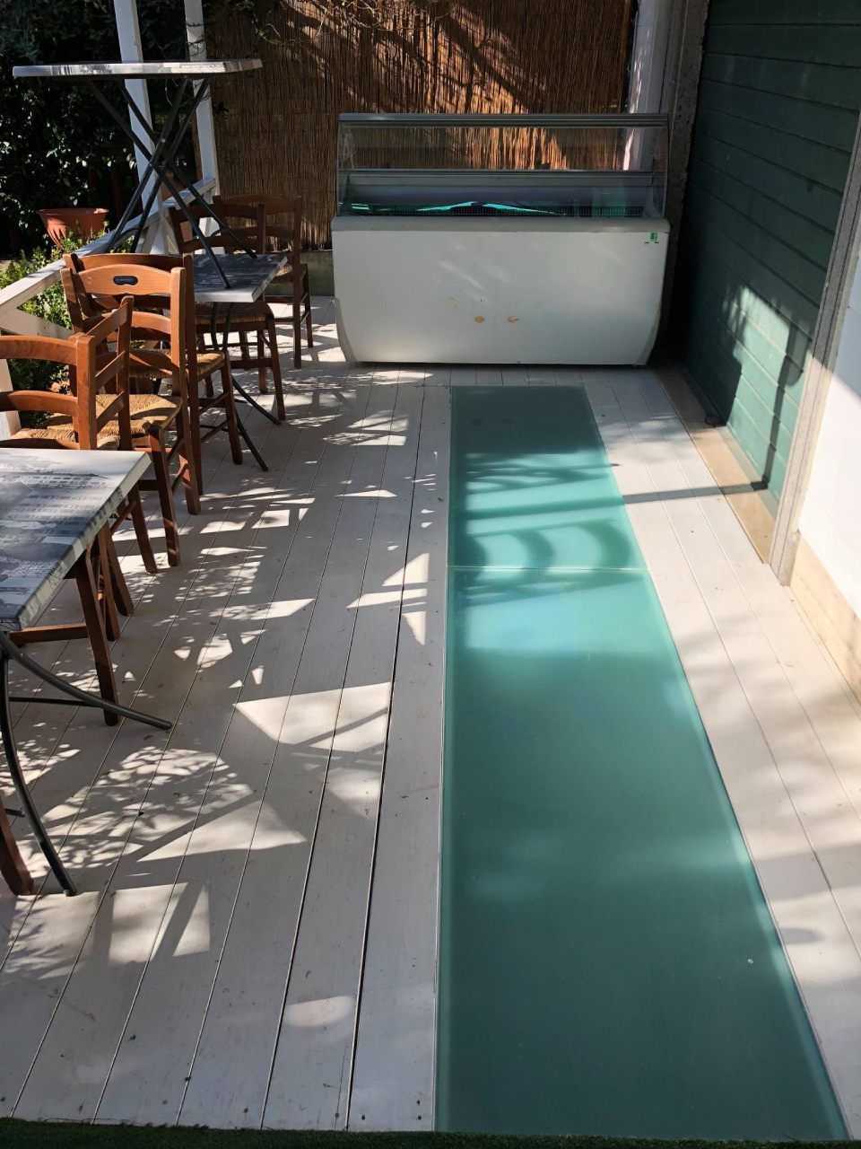 soluzioni in vetro opaco per attività commerciali