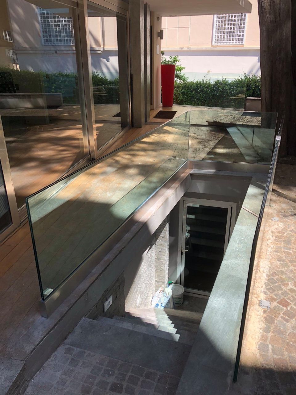 parapetto in vetro resistente per esterni