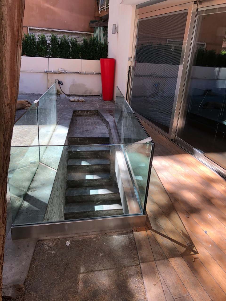 parapetto in vetro per attività commerciali
