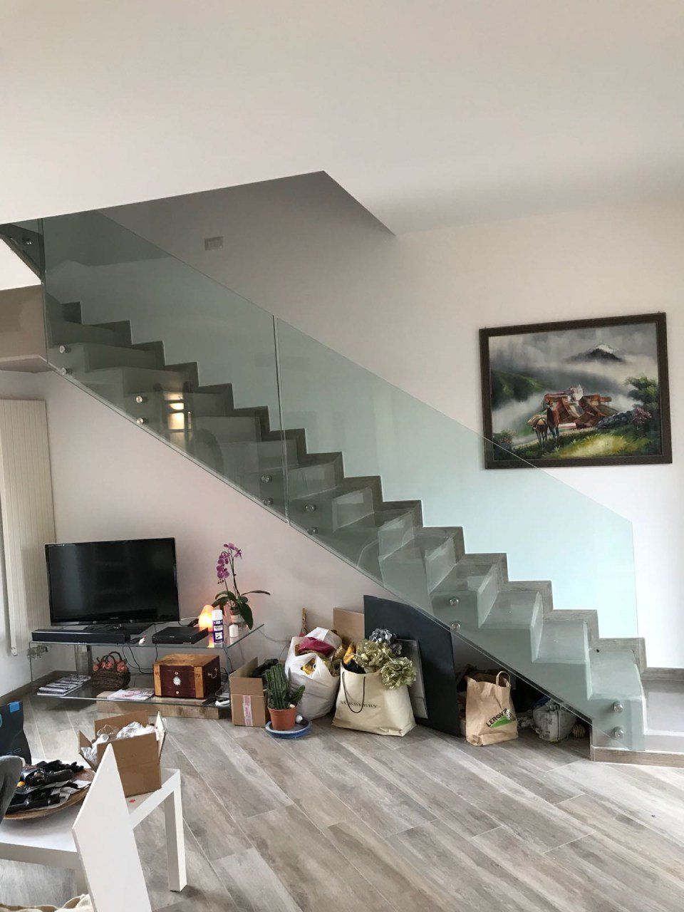 scale in vetro a Roma grigie