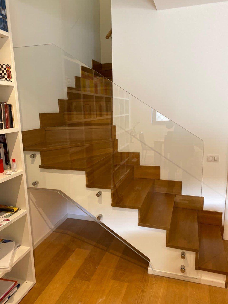 parapetto e scale in vetro a Roma e in legno