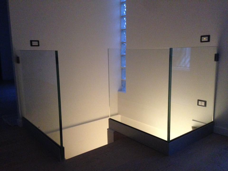 scale di vetro a Roma e parapetto