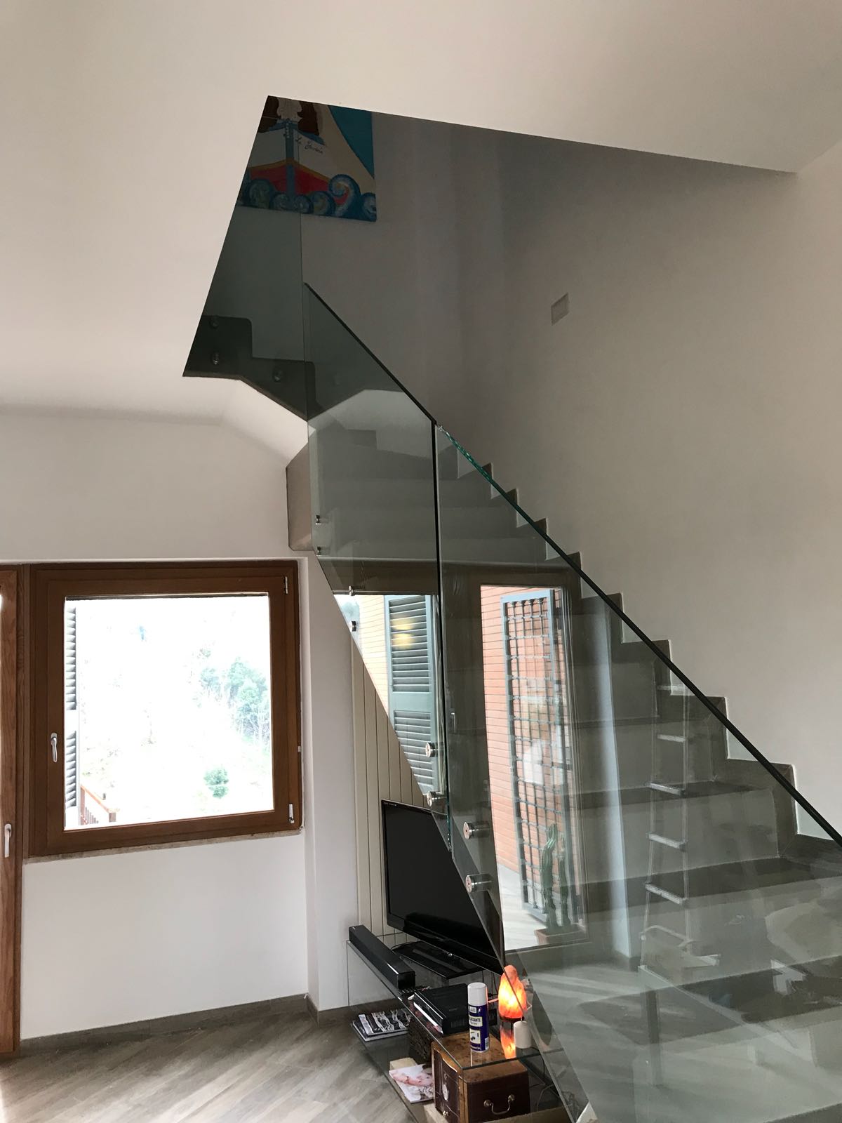 parapetto e scale in vetro a Roma ad angolo