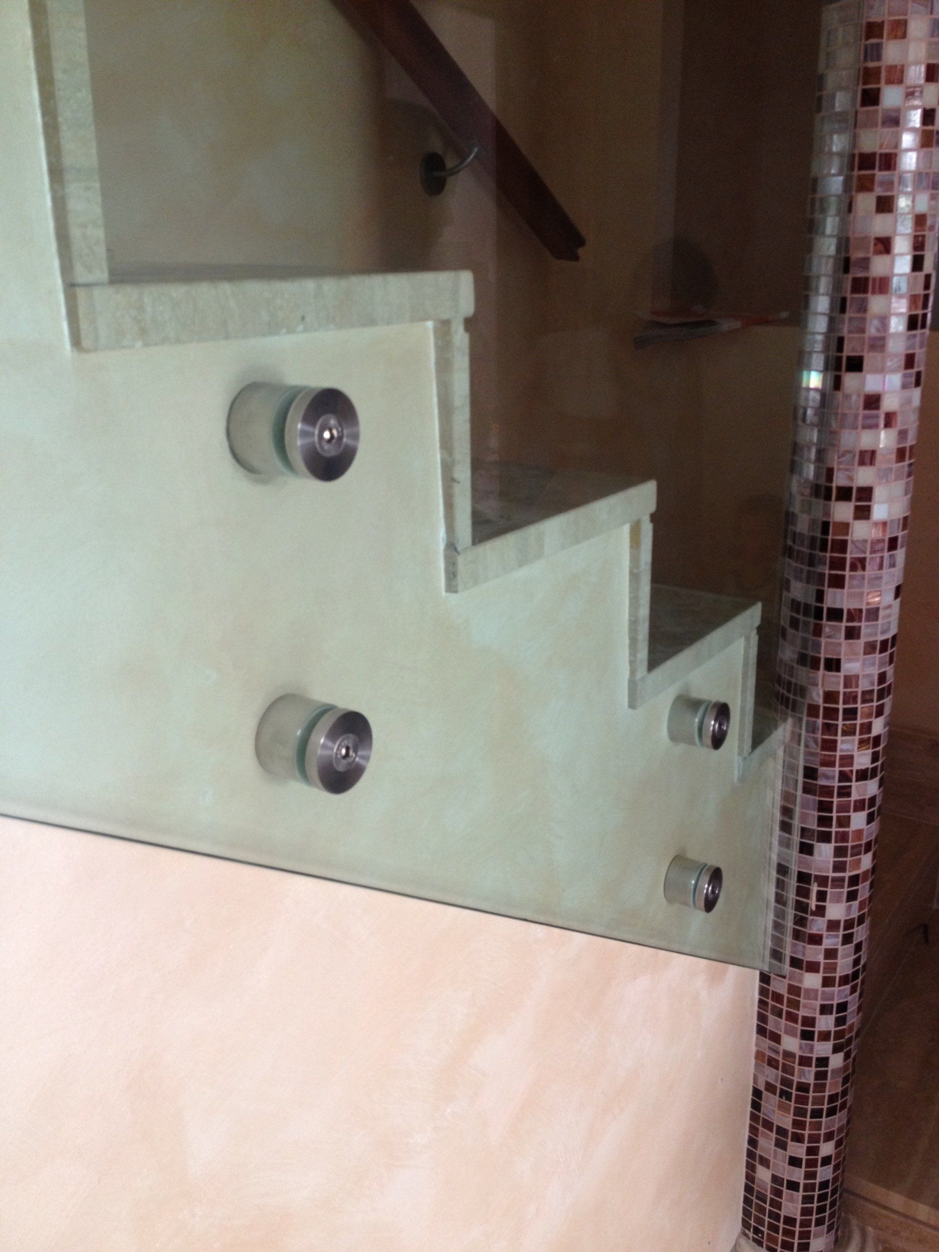 dettagli di scale in vetro a Roma