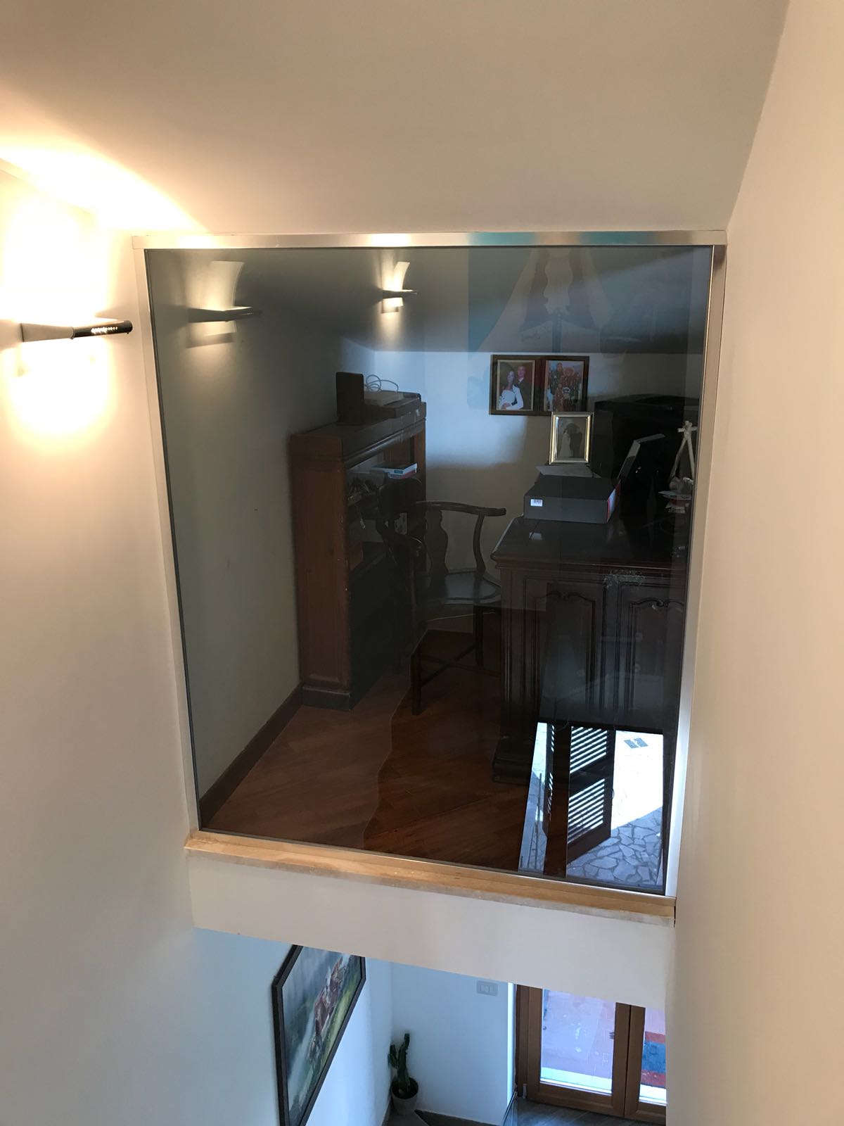 scale in vetro a Roma e parapetto oscurato in vetro