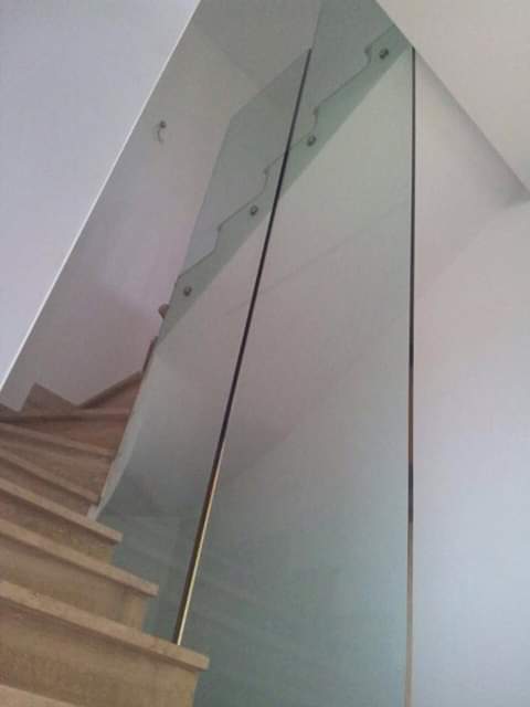 scale in vetro a Roma con parapetto trasparente di design