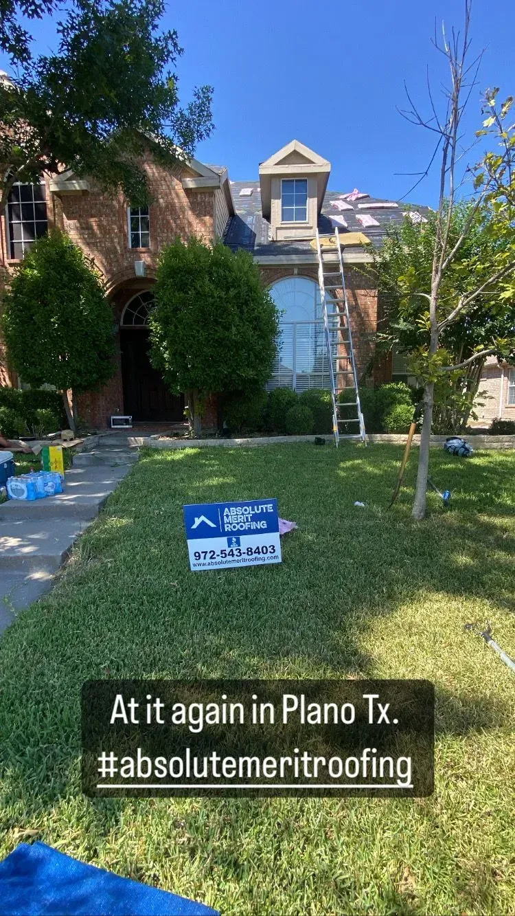 A house with a sign in front of it that says `` at it again in plano tx . ''