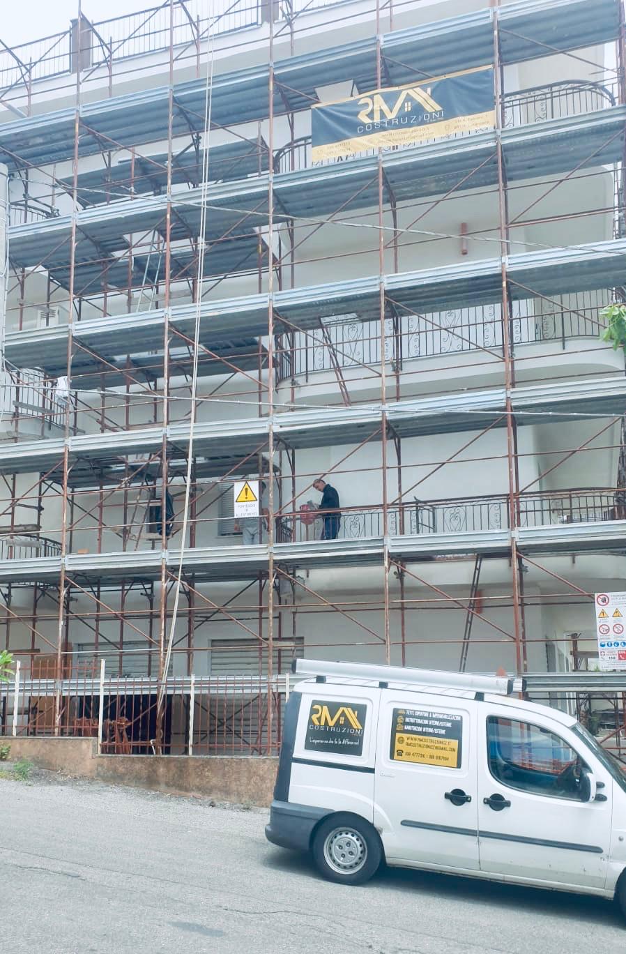 ristrutturazione facciata di un condominio a Catanzaro