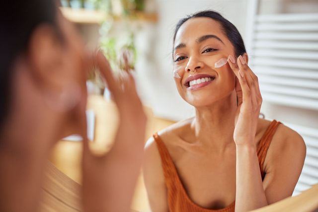 Moisturizer Routine Adjustments During Allergy Season Moisturizer Routine Adjustments During Allergy Season