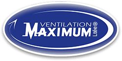 Logo ovale bleu avec l'inscription « MAXIMUM » en blanc, une flèche incurvée et le texte « VENTILATION ».