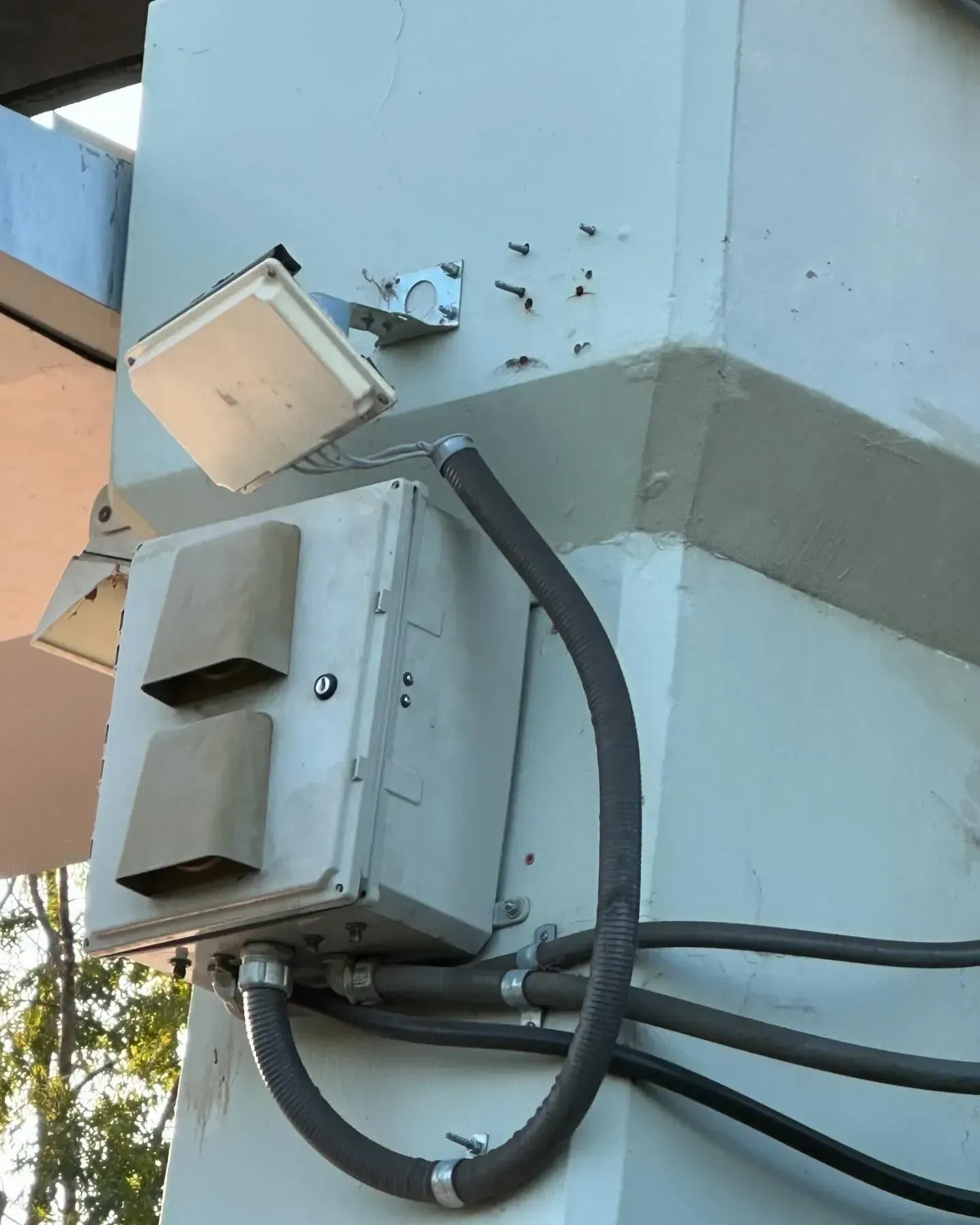 A gray box with a light attached to it