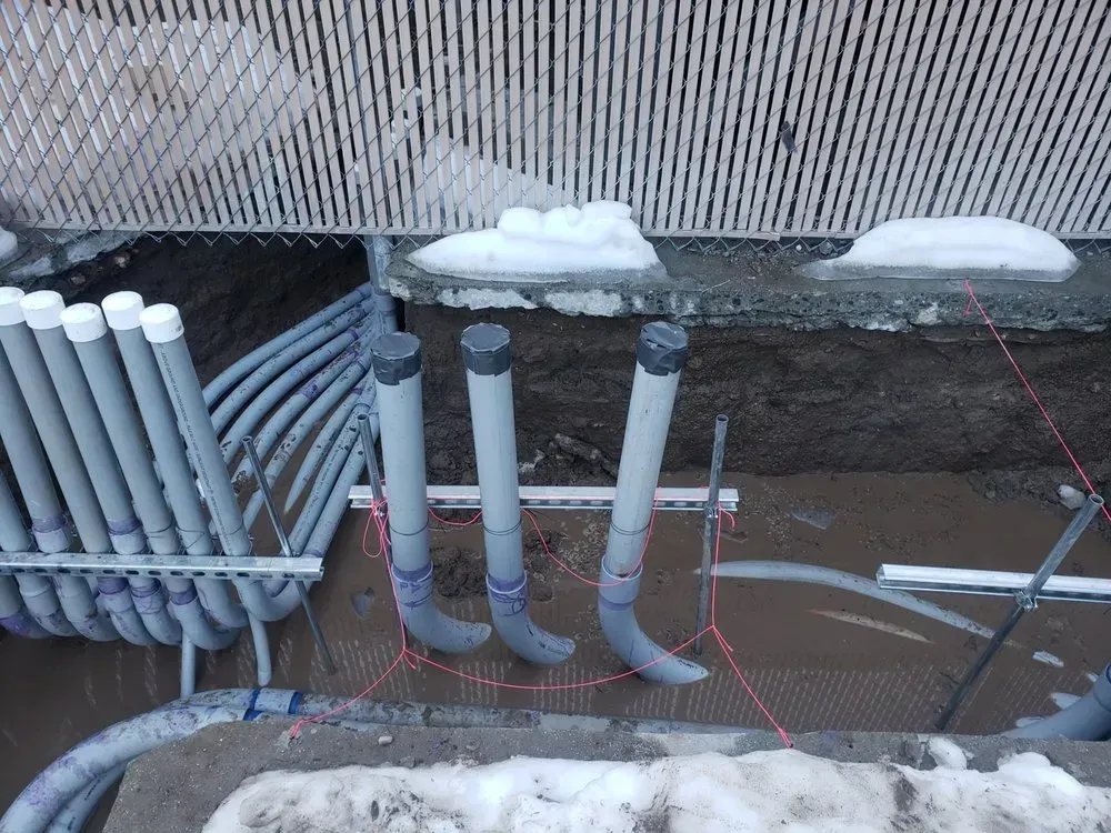 A bunch of pipes are laying on the ground