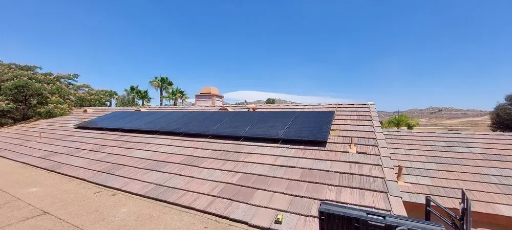 A roof with a lot of solar panels on it.