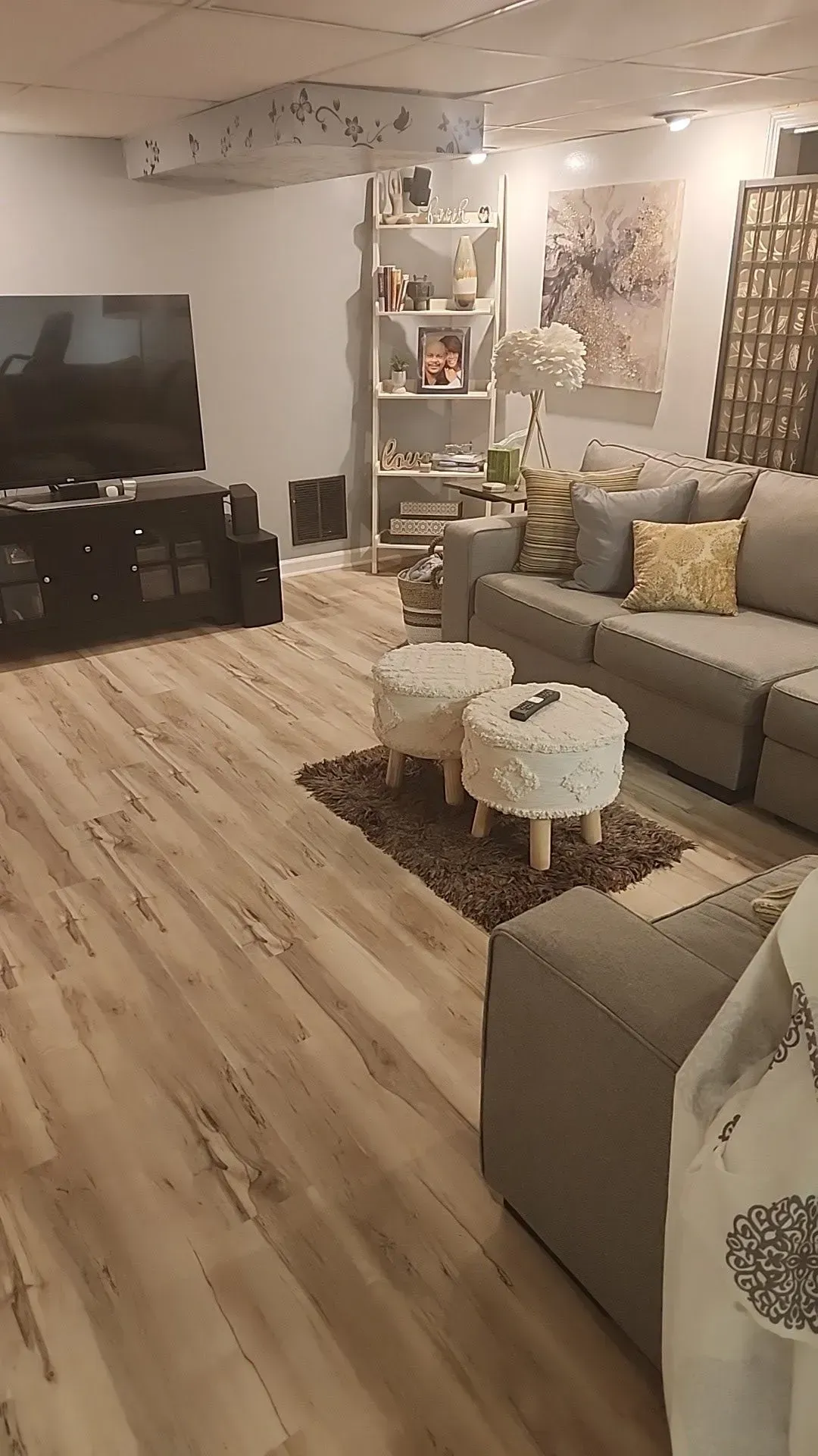 A living room filled with furniture and a flat screen tv.