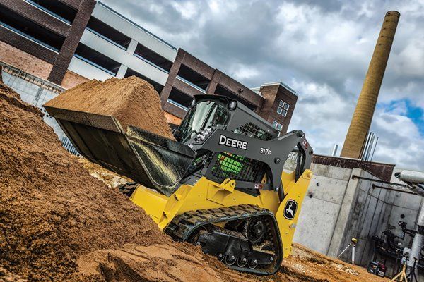 Deere 317G