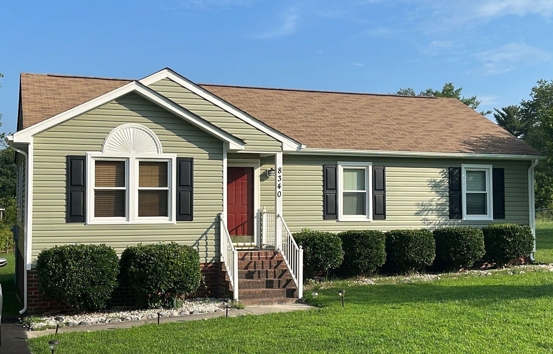 Retex replaced the siding on this home in Mechanicsville, VA with vinyl in 2023.