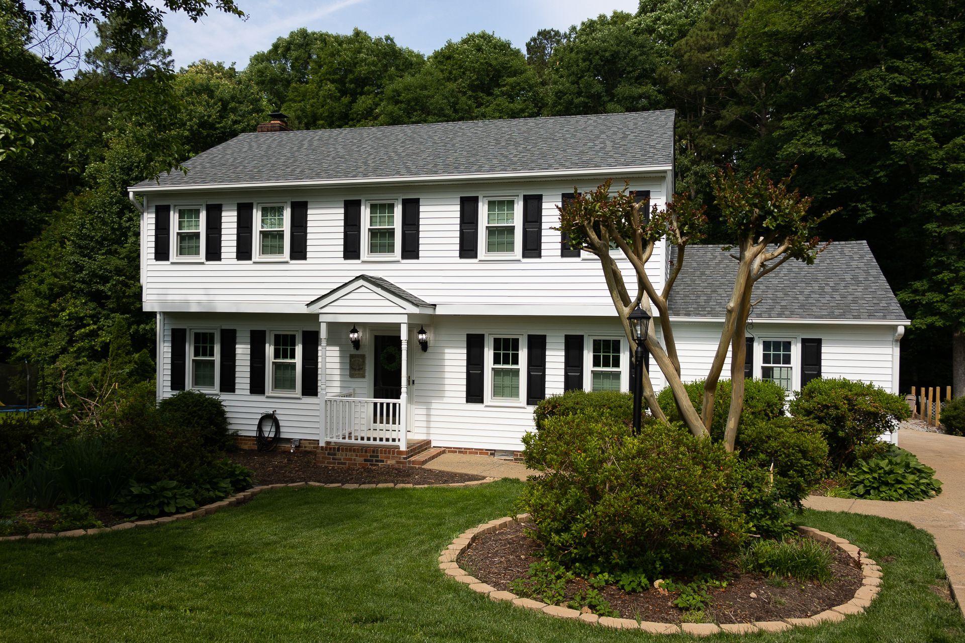 Retex replaced the siding and windows on this Walton Park home in Midlothian, VA with vinyl in 2023.