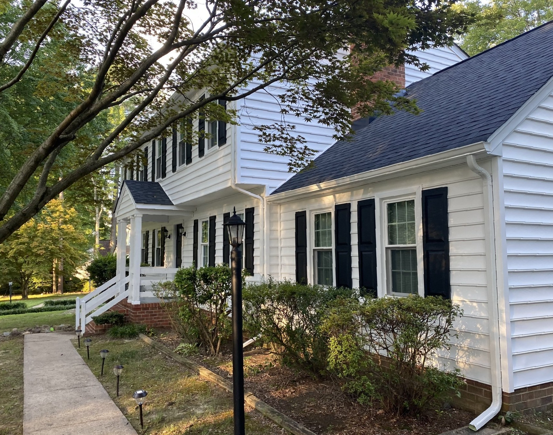 The after image of a North Chesterfield home. RETEX replaced the roof, siding, windows and gutters for this home in 2022.