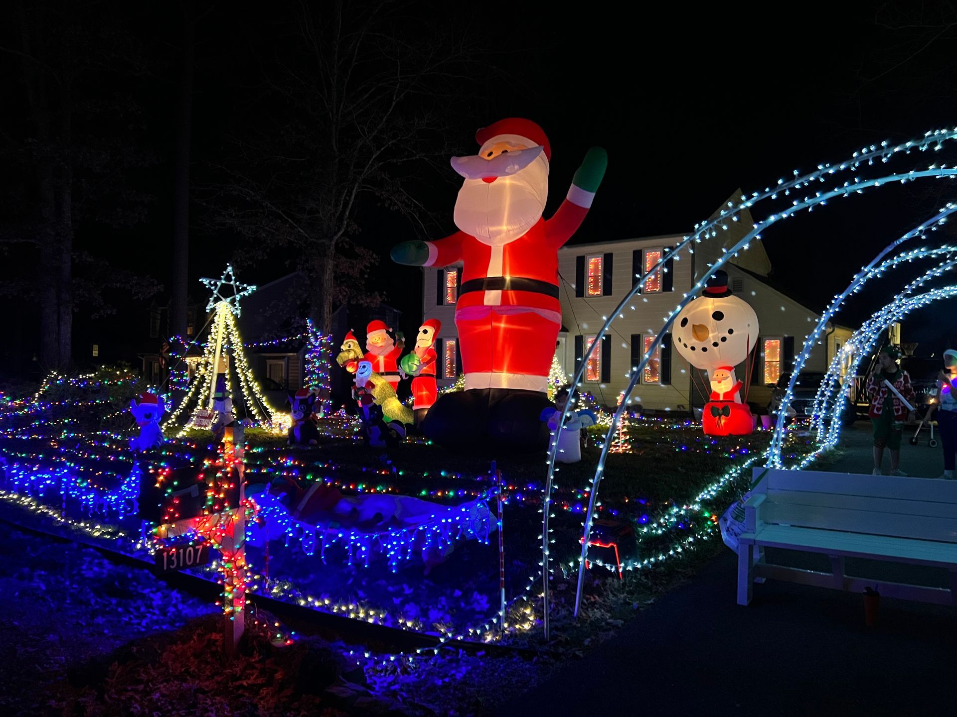 Image of holiday lights in Walton Park neighborhood of Midlothian VA.