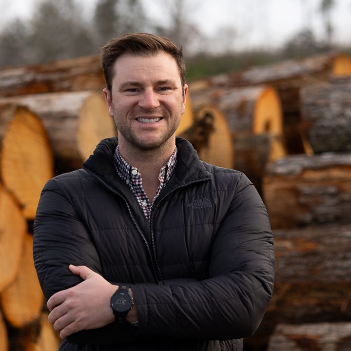 Image of RETEX’s Josh & Katelyn Lewis volunteering with Lock & Key Realty for Richmond Habitat for Humanity.