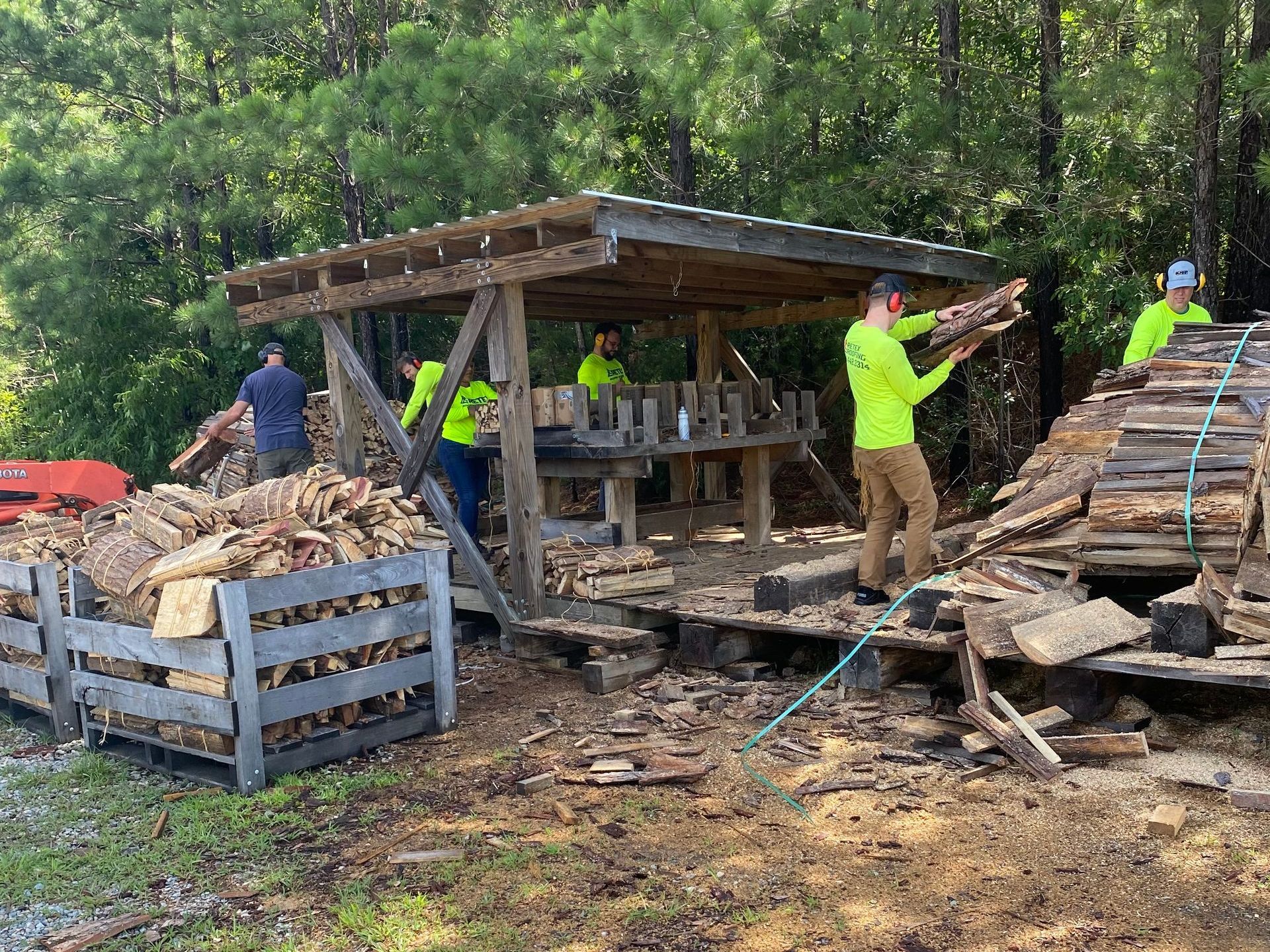 Image of RETEX team members volunteering with MENO Life.