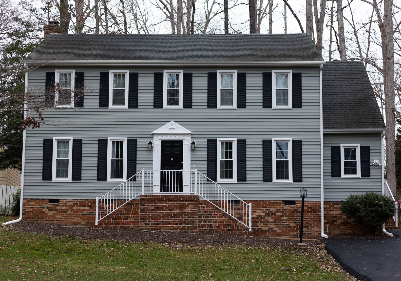 Retex replaced the siding on this home in Woodlake, VA with vinyl in 2023.