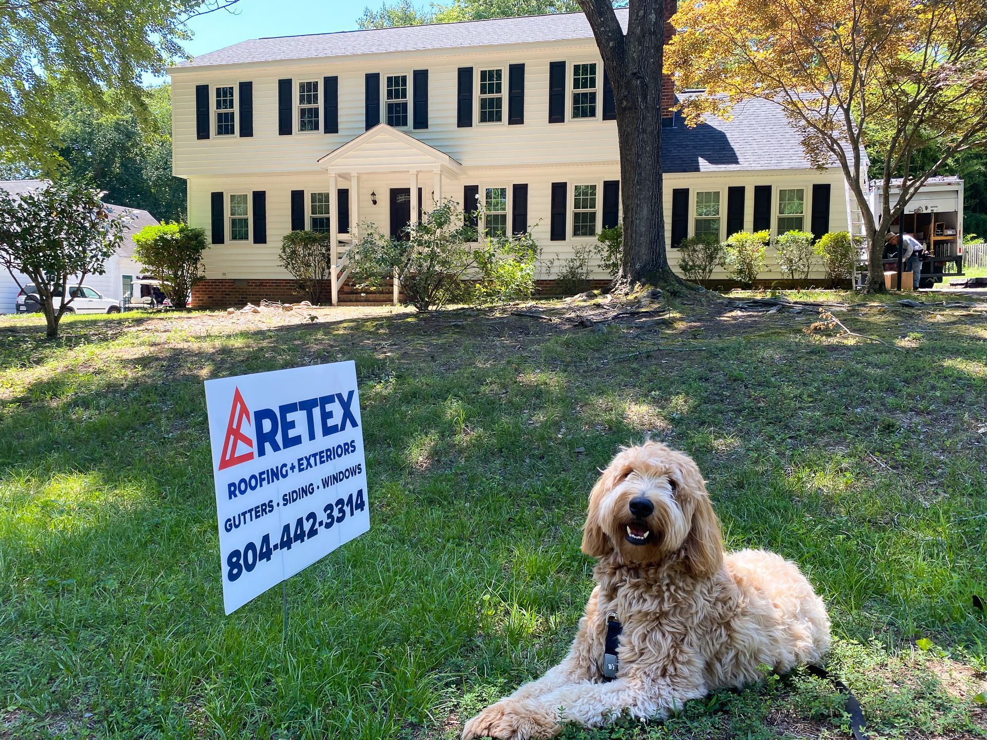 Retex replaced the siding on this home in North Chesterfield, VA with vinyl in 2022.