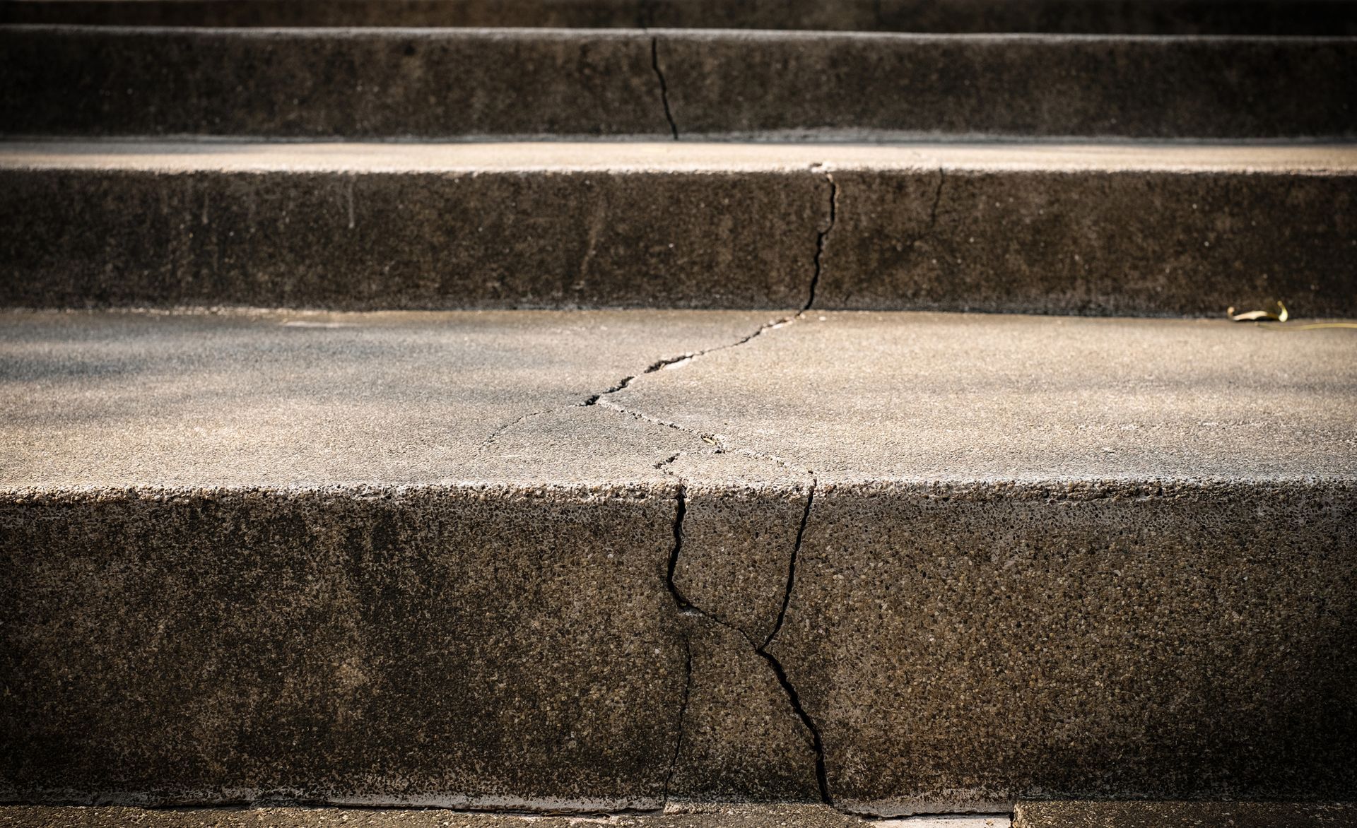 crack in concrete steps in NWA