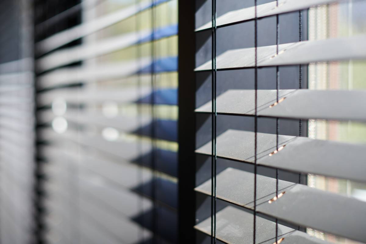 Window blinds near Louisville, Kentucky (KY) and other window blinds myths dispelled.