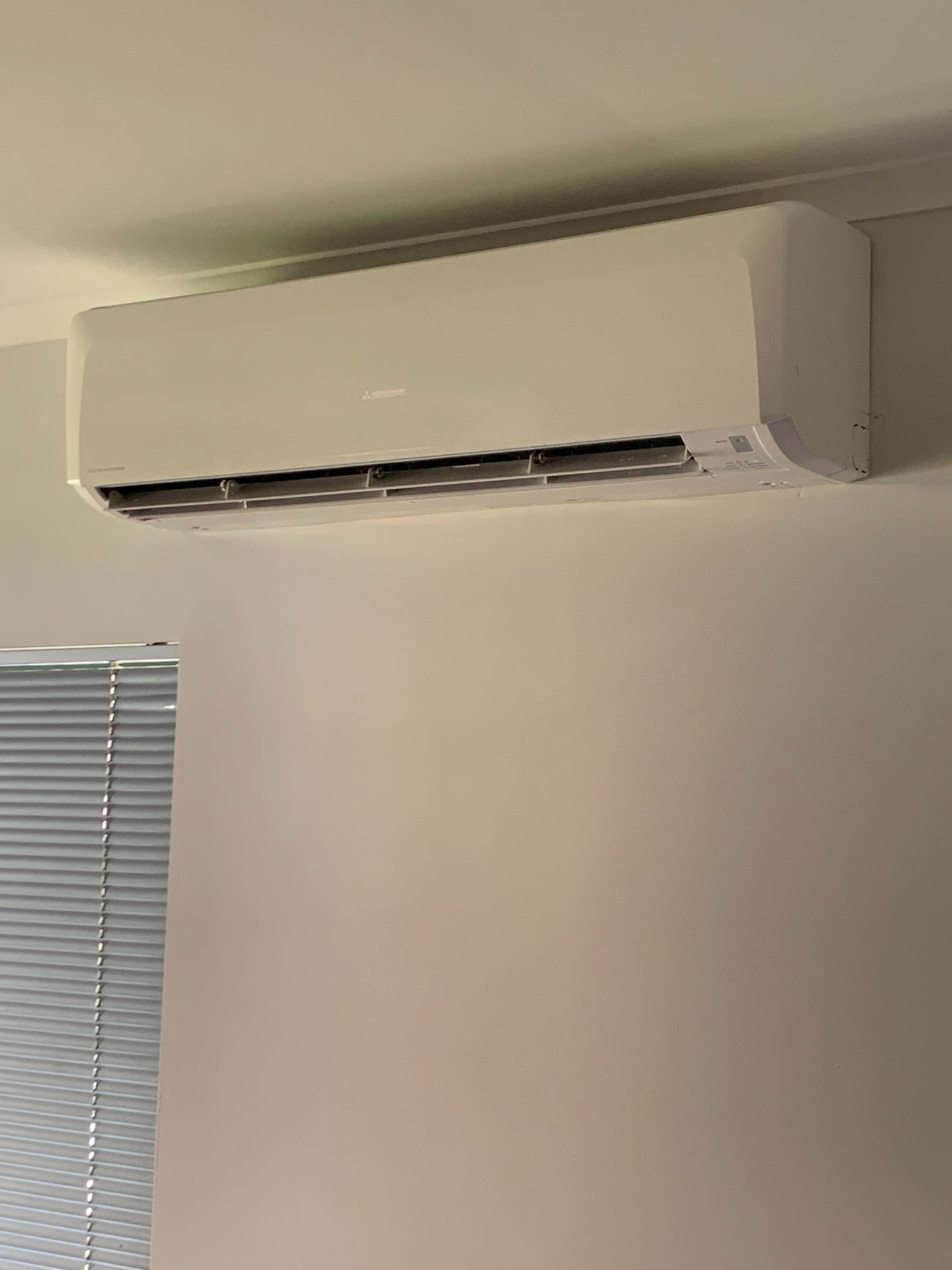 Home air conditioning unit in Darwin