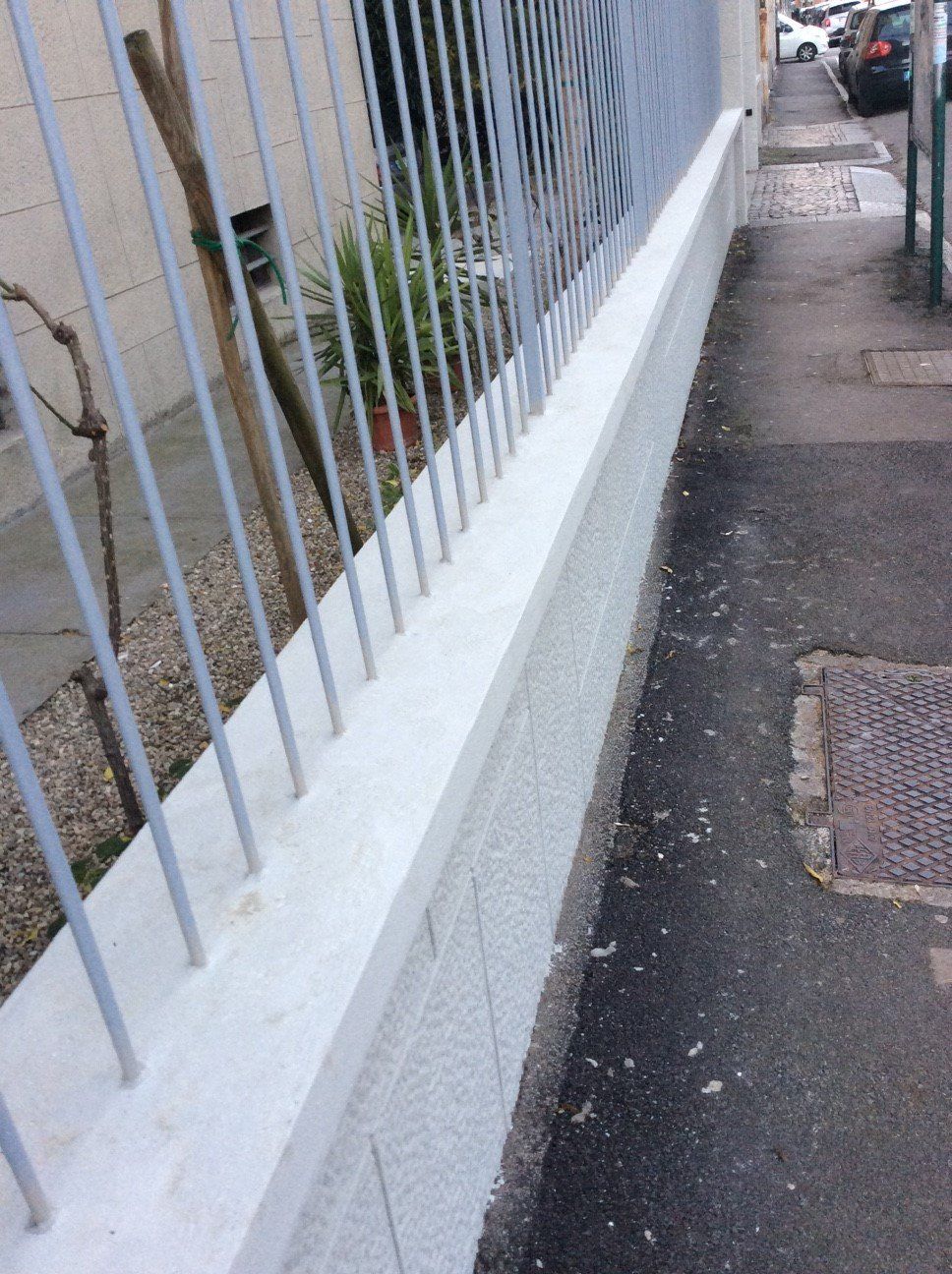 pittura bianca per cancelletti