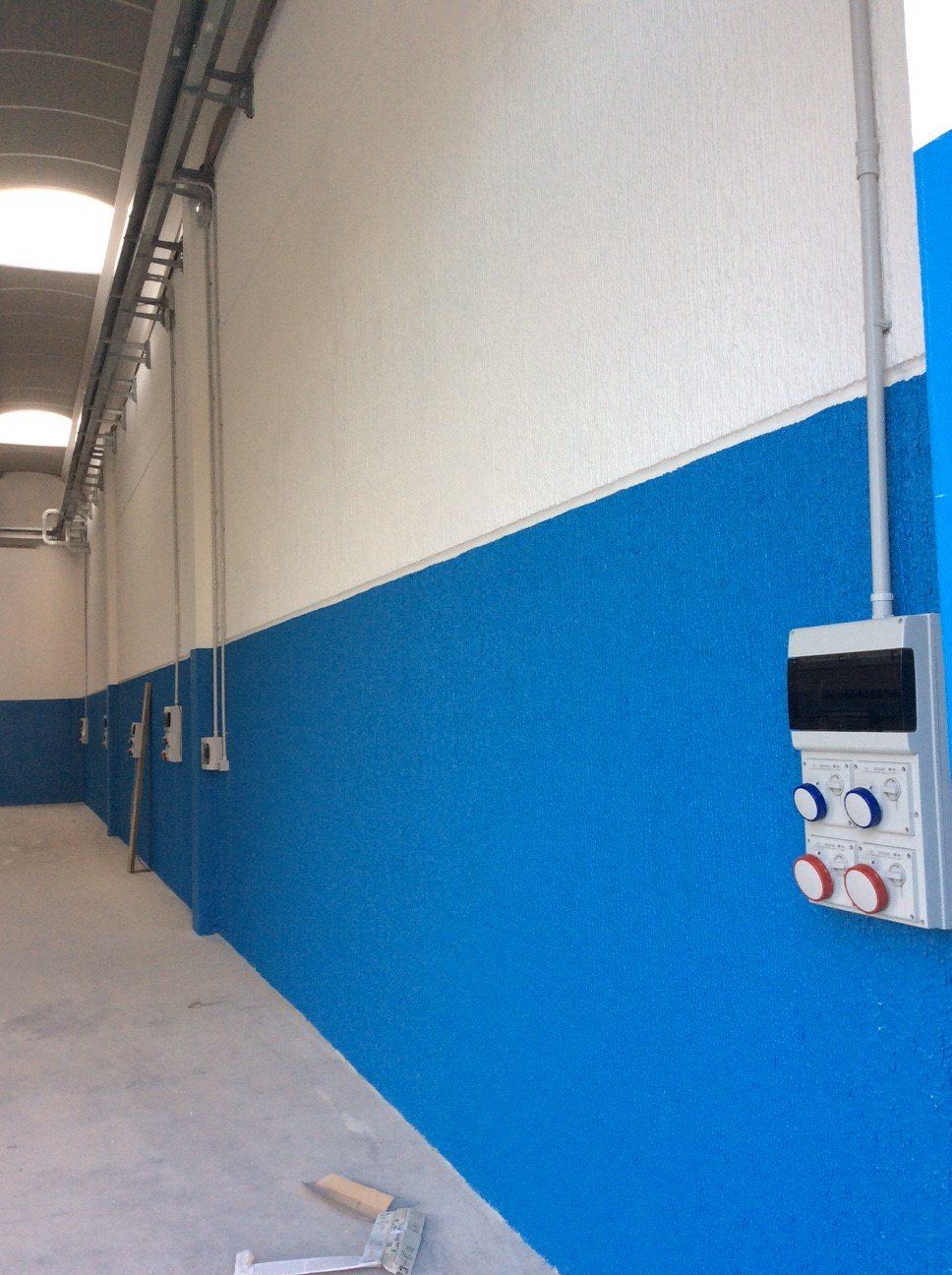 verniciatura blu per spazi interni