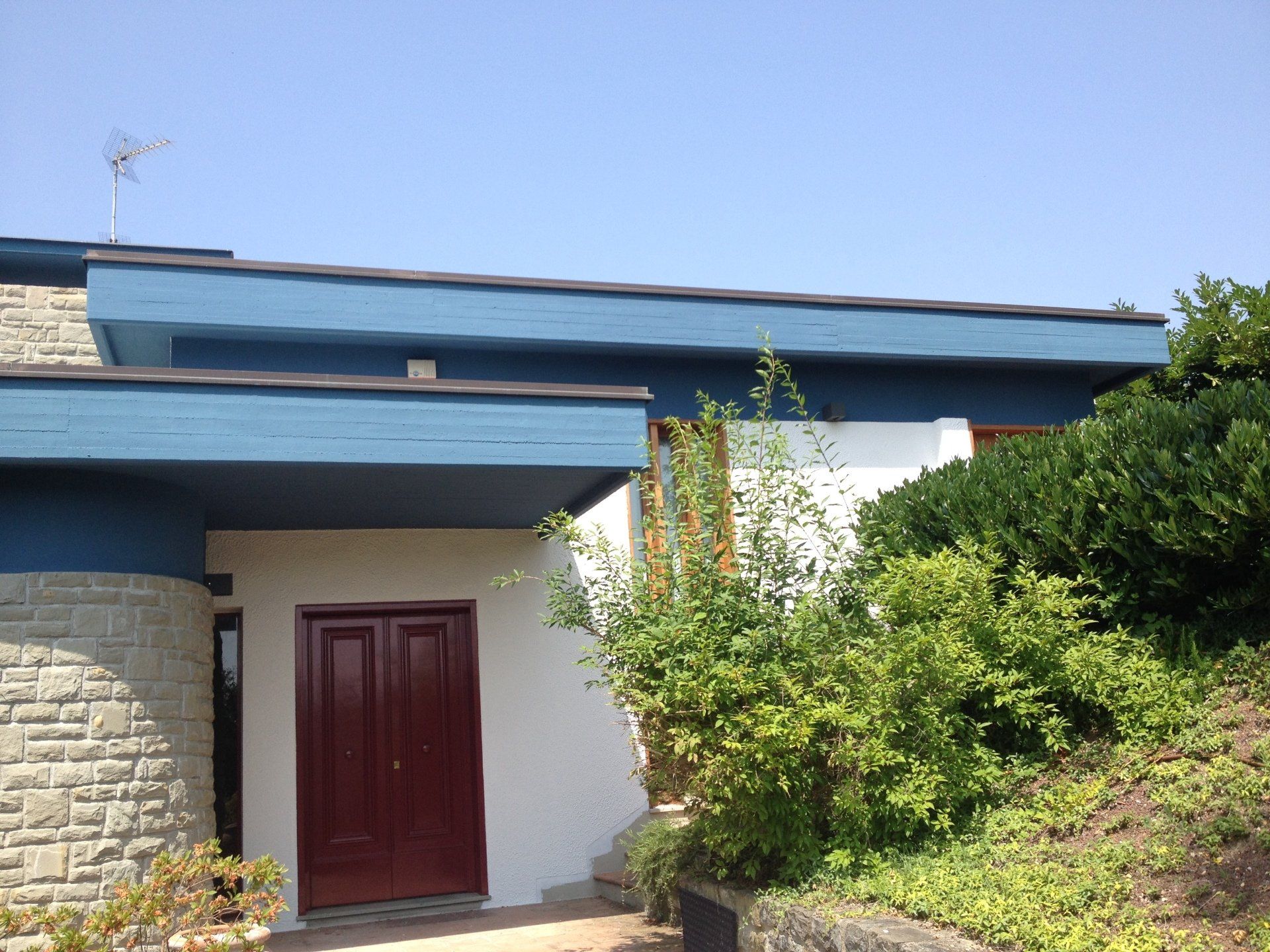 smalto protettivo colorato per canale di gronda