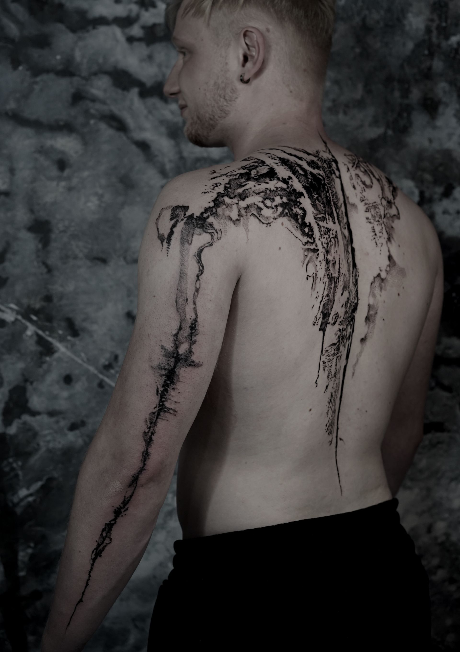 Abstract sleeve by Alexey Cubas